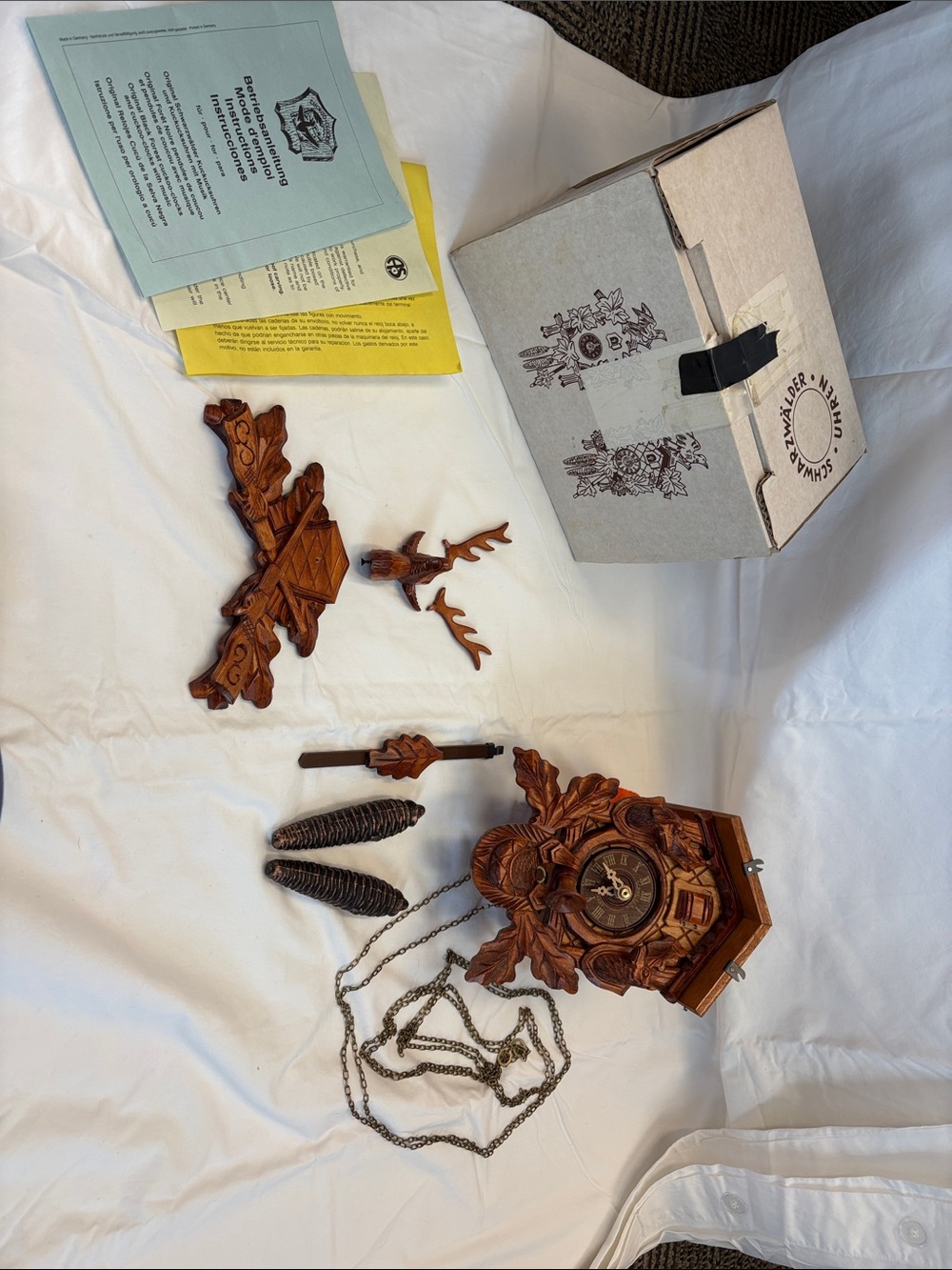 Vintage 1976 Anton Schneider Black Forest Hunter 1-Day Cuckoo Clock Germany